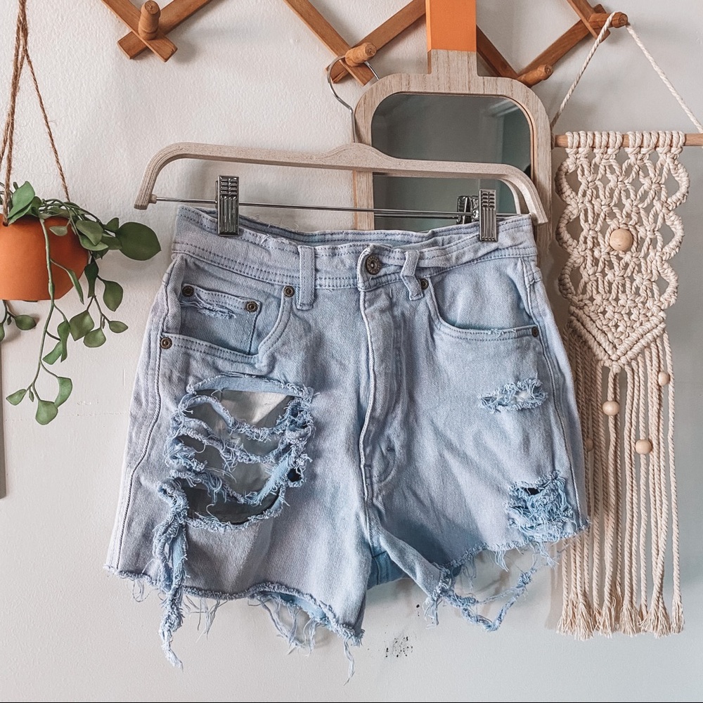 VINTAGE BILL BLASS • lilac denim distressed shorts